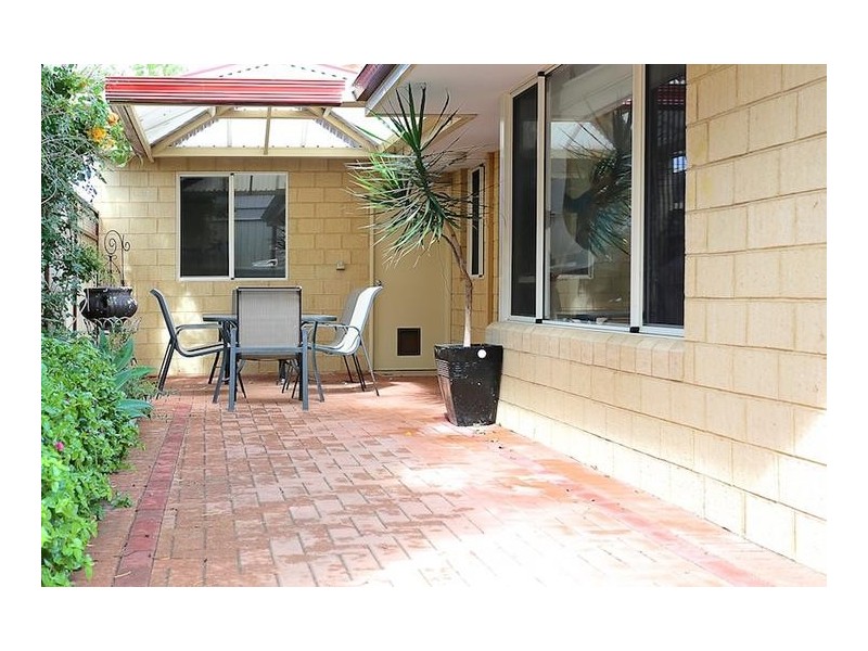 1/102 Janis Street, Halls Head WA 6210