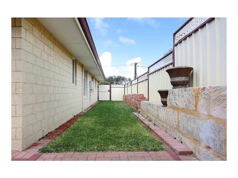 1/102 Janis Street, Halls Head WA 6210