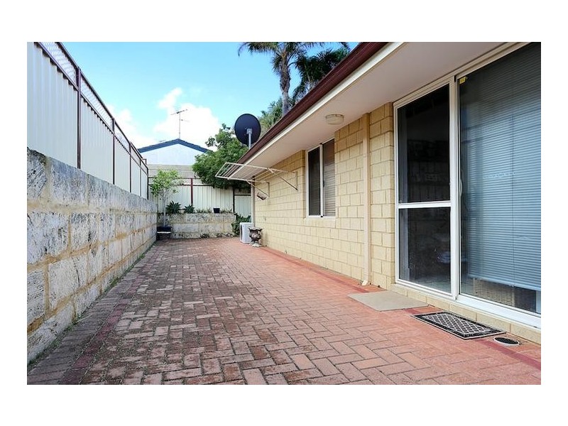 1/102 Janis Street, Halls Head WA 6210