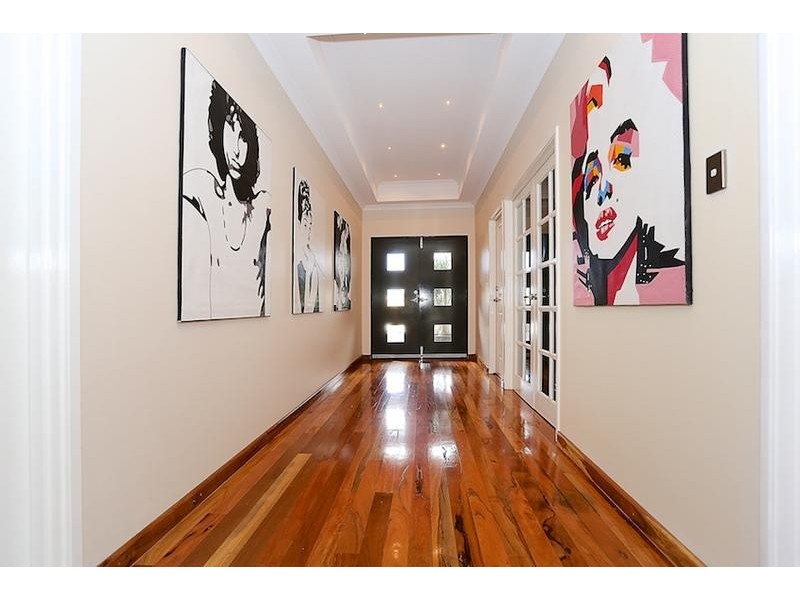 4 Banyon Close, Halls Head WA 6210