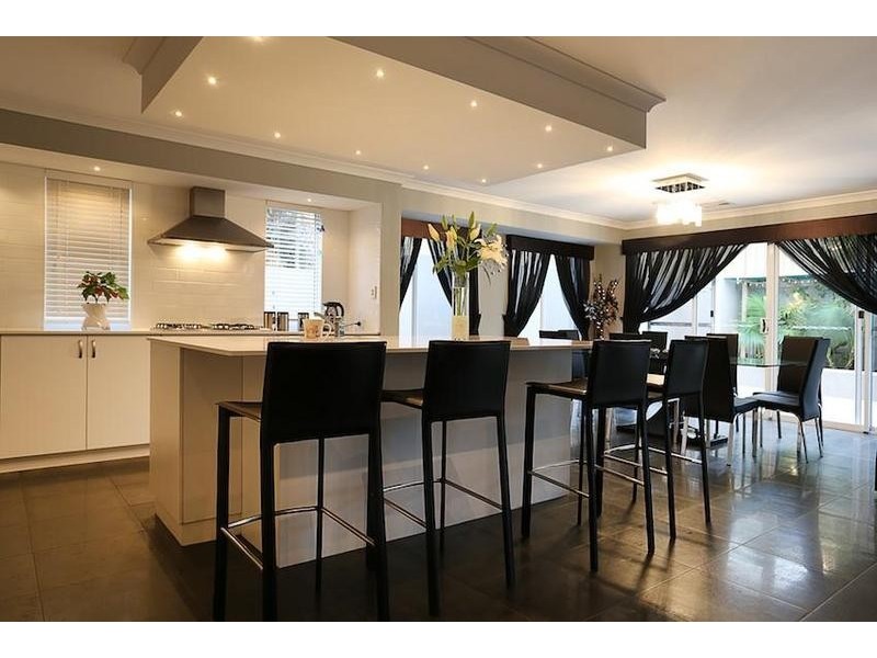 4 Banyon Close, Halls Head WA 6210