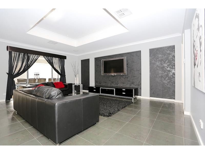 4 Banyon Close, Halls Head WA 6210