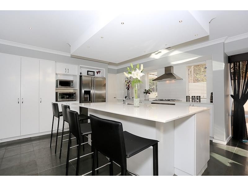 4 Banyon Close, Halls Head WA 6210