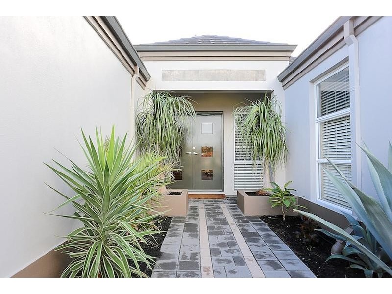 4 Banyon Close, Halls Head WA 6210