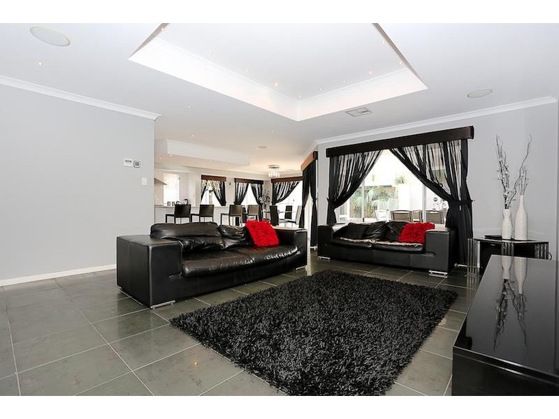 4 Banyon Close, Halls Head WA 6210