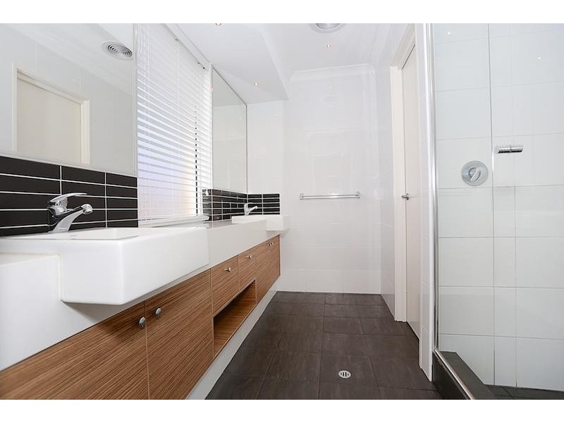 4 Banyon Close, Halls Head WA 6210