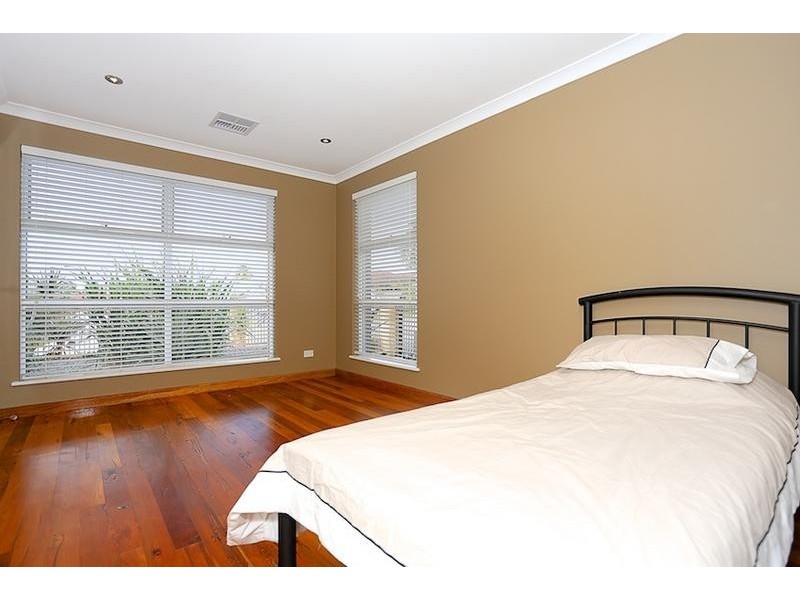 4 Banyon Close, Halls Head WA 6210