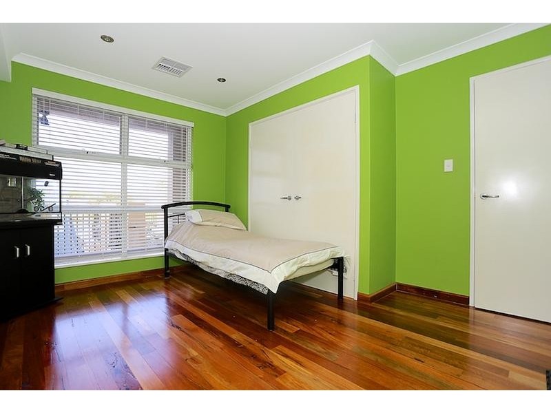 4 Banyon Close, Halls Head WA 6210