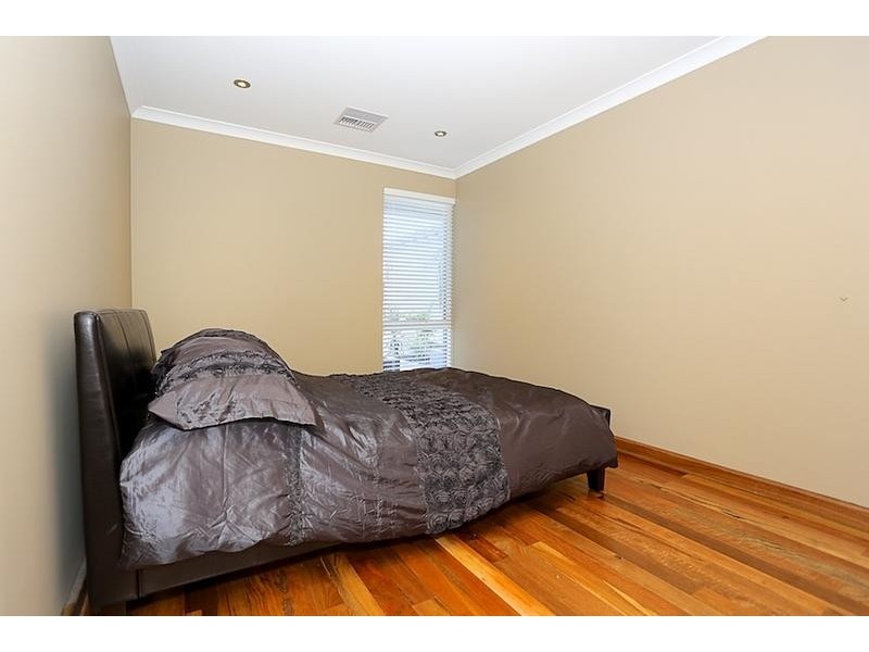 4 Banyon Close, Halls Head WA 6210