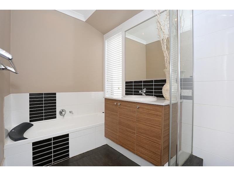 4 Banyon Close, Halls Head WA 6210