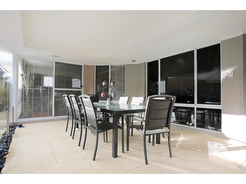 4 Banyon Close, Halls Head WA 6210