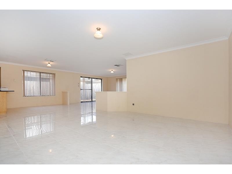 4 Quandong Parkway, Halls Head WA 6210