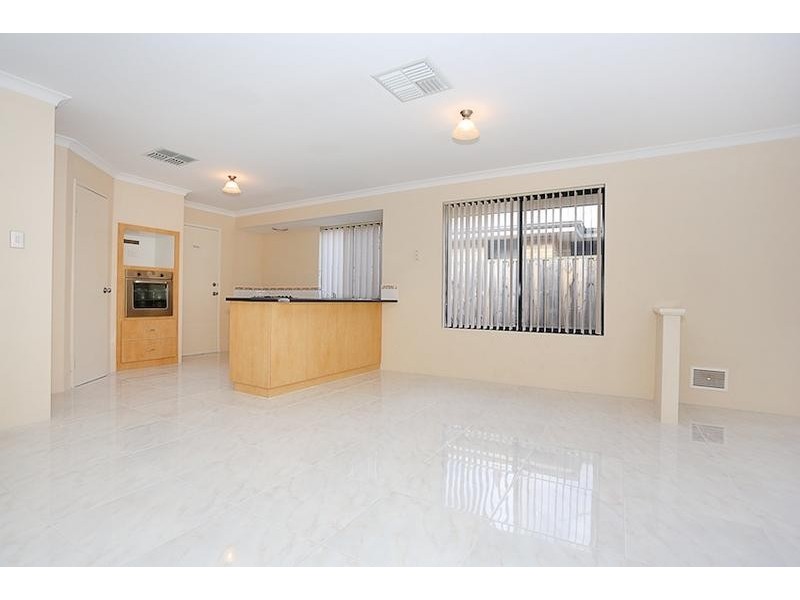 4 Quandong Parkway, Halls Head WA 6210