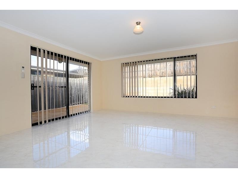 4 Quandong Parkway, Halls Head WA 6210