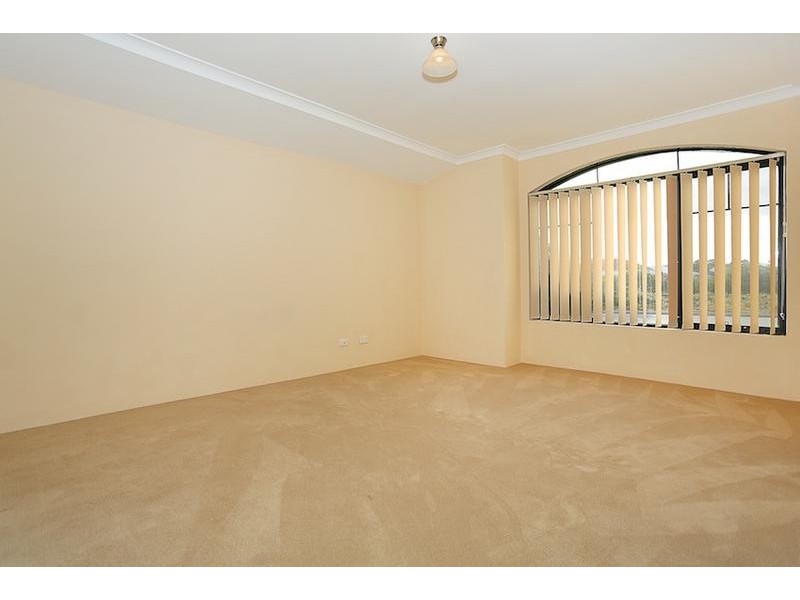 4 Quandong Parkway, Halls Head WA 6210