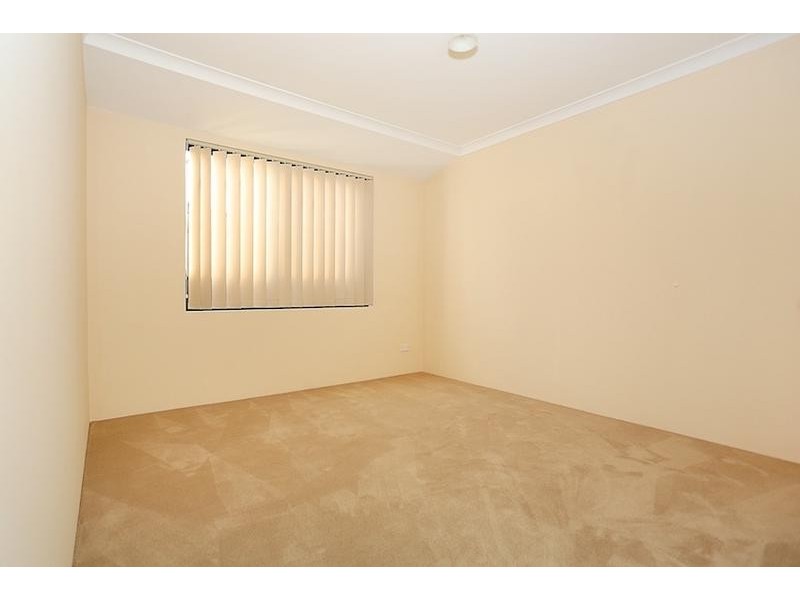 4 Quandong Parkway, Halls Head WA 6210