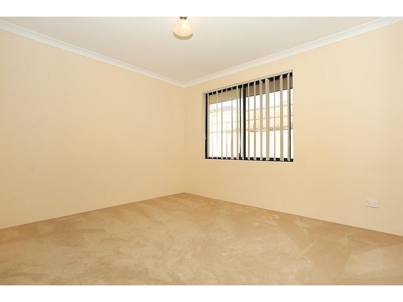 4 Quandong Parkway, Halls Head WA 6210