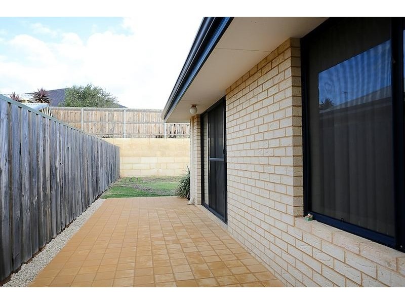 4 Quandong Parkway, Halls Head WA 6210