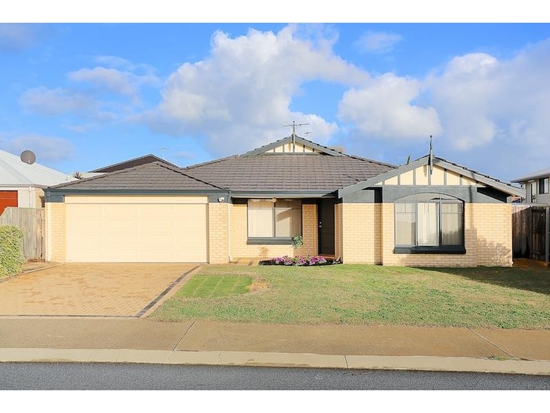 4 Quandong Parkway, Halls Head WA 6210