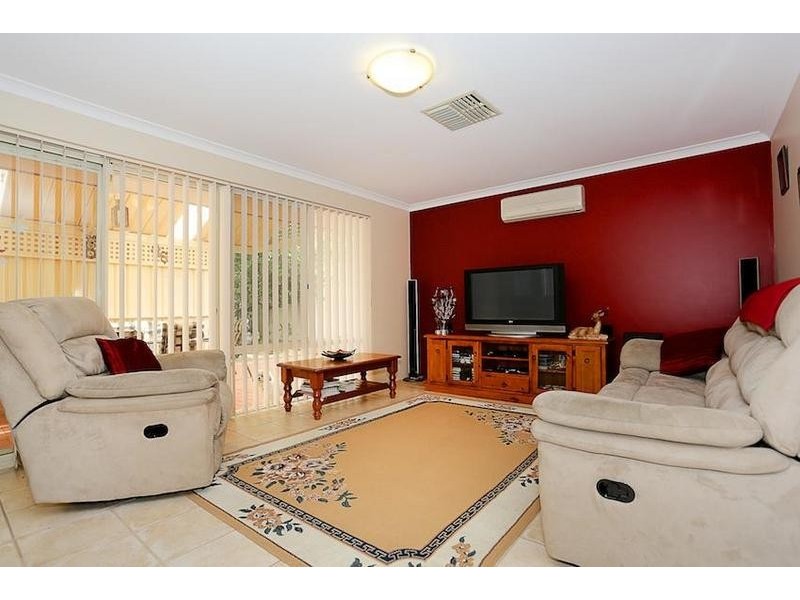 26 Vermont Avenue, Meadow Springs WA 6210