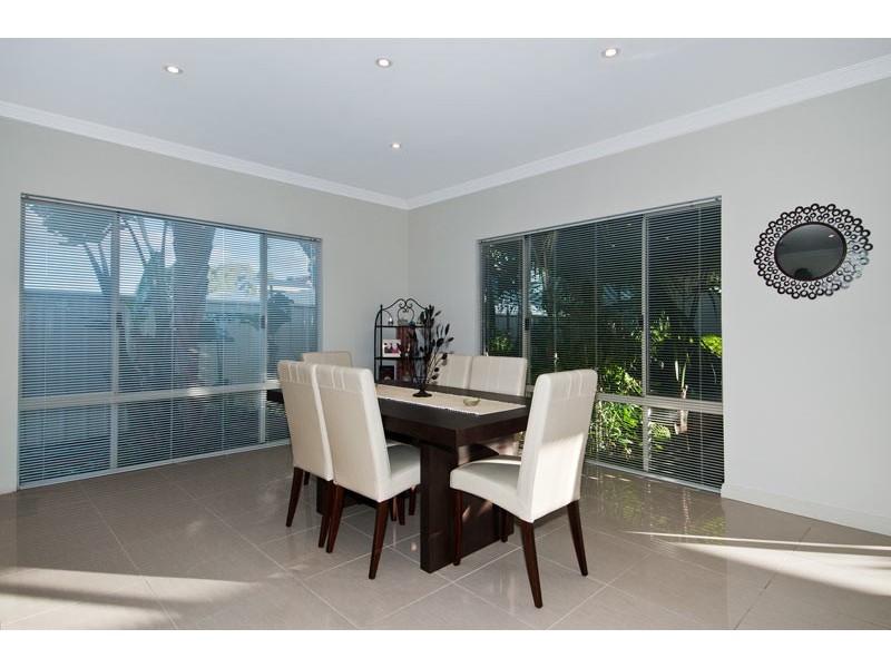 11 Chalice Rise, Lakelands WA 6180