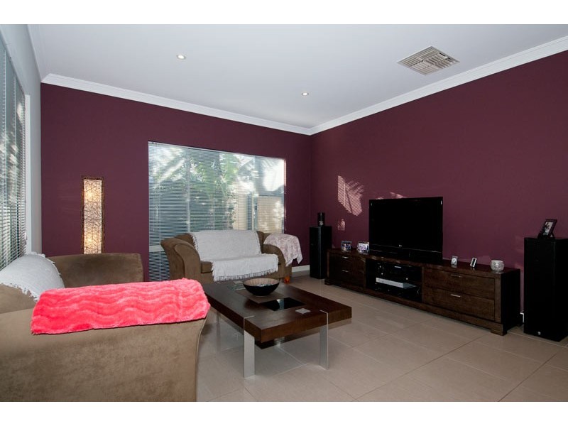 11 Chalice Rise, Lakelands WA 6180