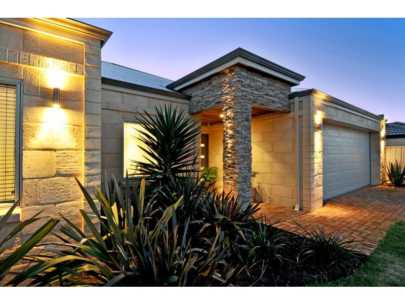 11 Chalice Rise, Lakelands WA 6180