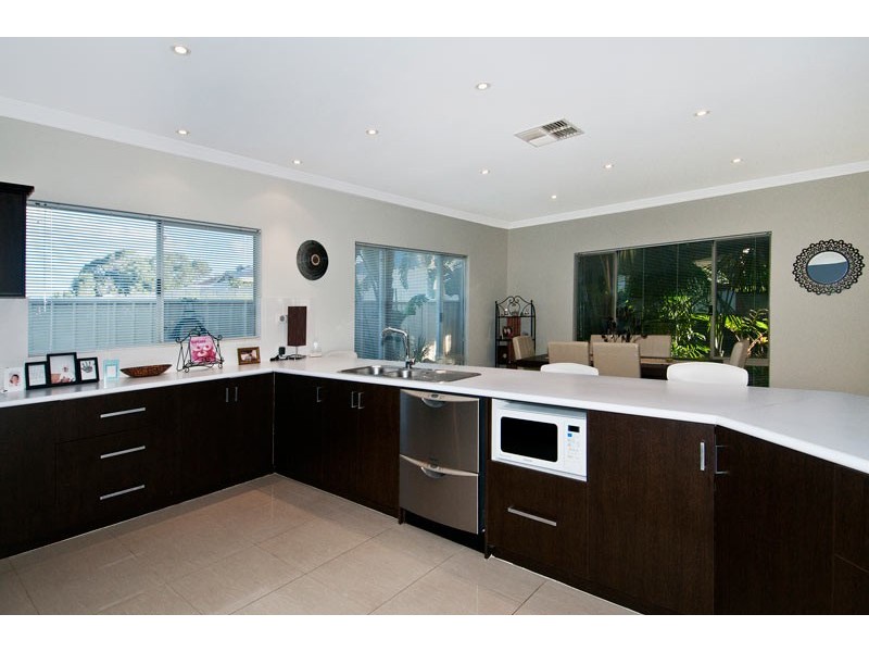 11 Chalice Rise, Lakelands WA 6180