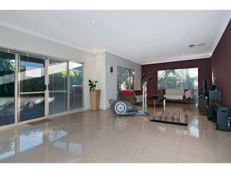 11 Chalice Rise, Lakelands WA 6180