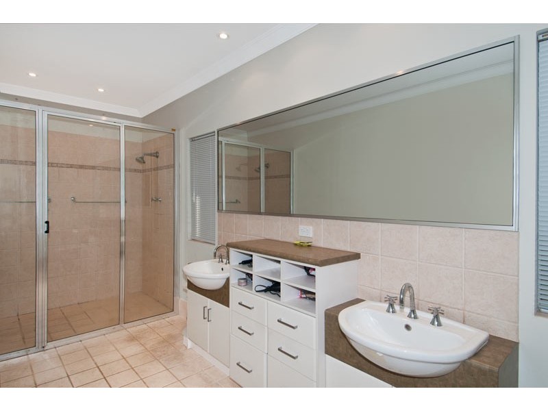 11 Chalice Rise, Lakelands WA 6180