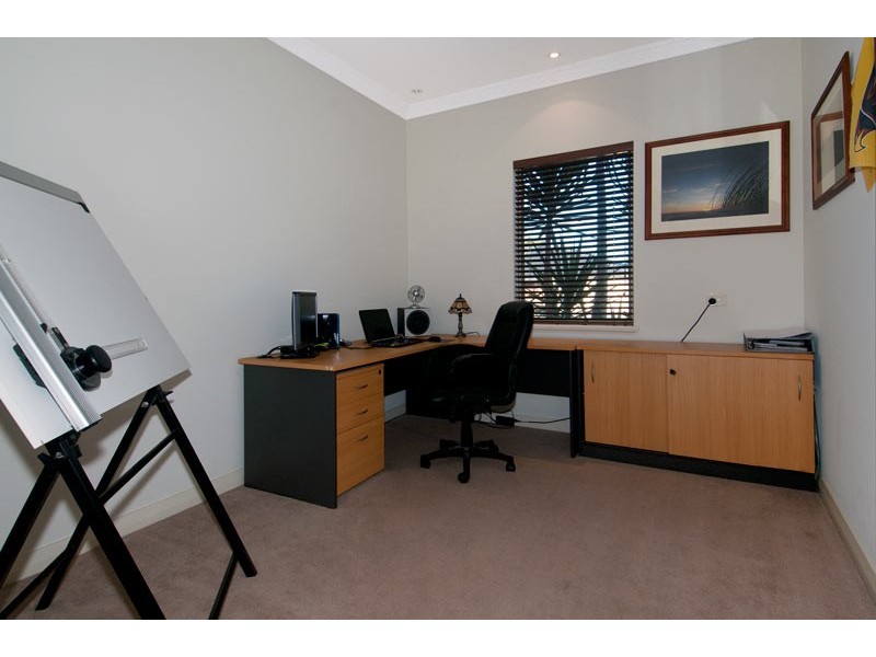 11 Chalice Rise, Lakelands WA 6180