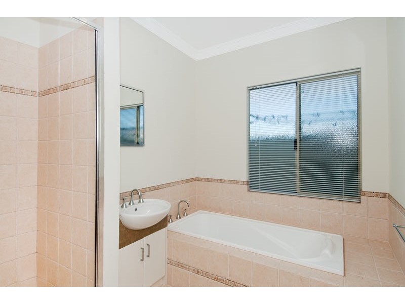 11 Chalice Rise, Lakelands WA 6180