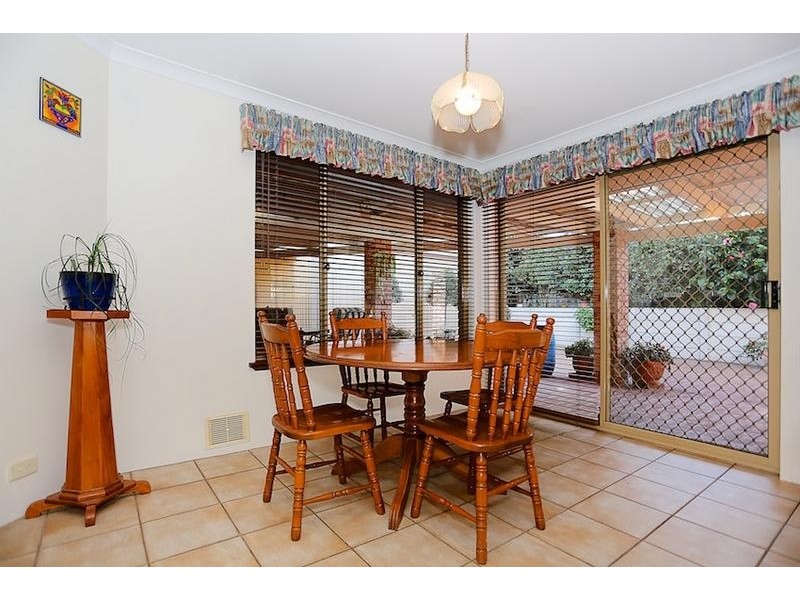 71 Oaklands Ave, Halls Head WA 6210