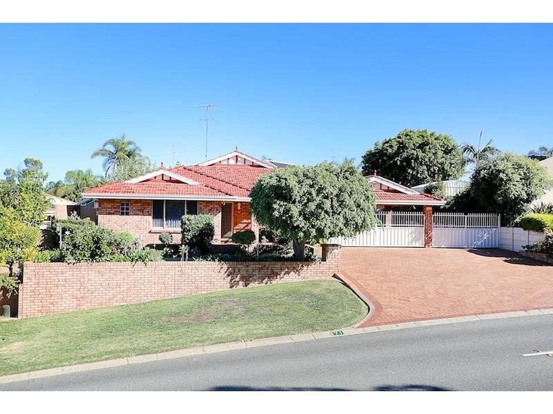 71 Oaklands Ave, Halls Head WA 6210