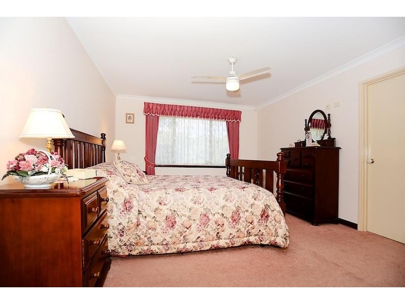 71 Oaklands Ave, Halls Head WA 6210