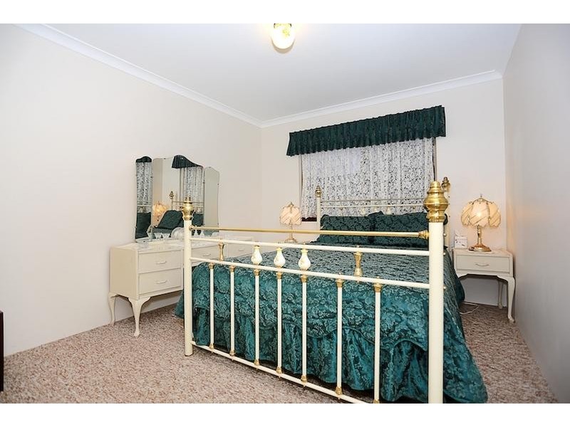 71 Oaklands Ave, Halls Head WA 6210