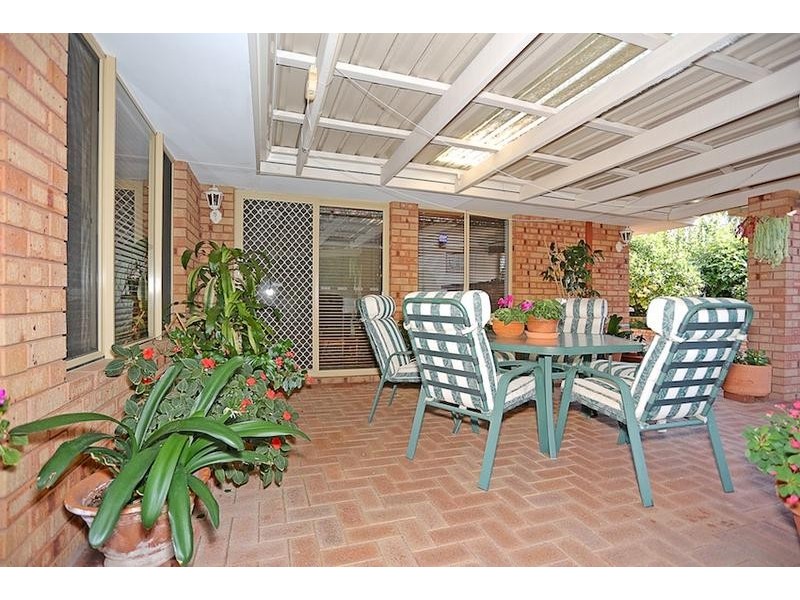 71 Oaklands Ave, Halls Head WA 6210