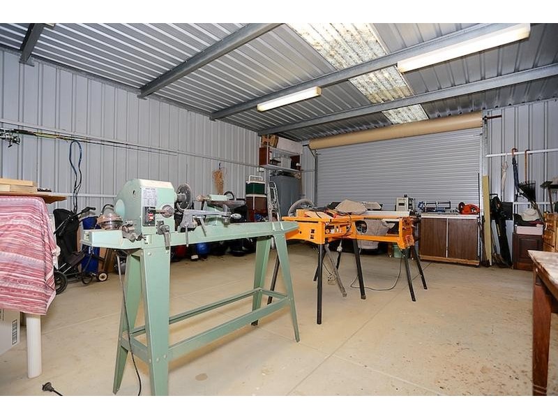 71 Oaklands Ave, Halls Head WA 6210