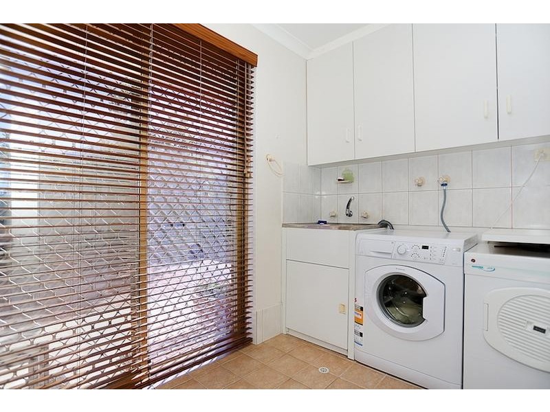 71 Oaklands Ave, Halls Head WA 6210