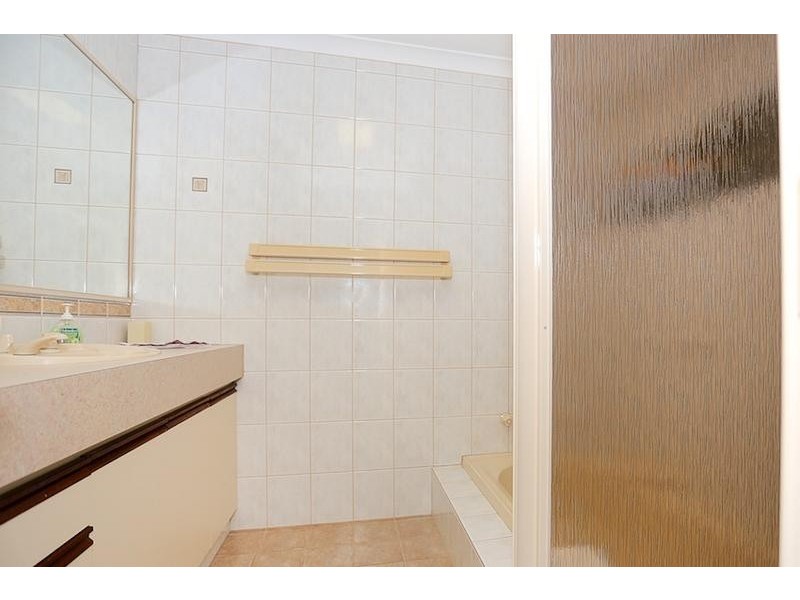 71 Oaklands Ave, Halls Head WA 6210