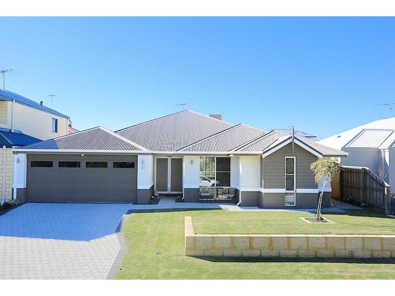 14 Santalum Circus, Halls Head WA 6210