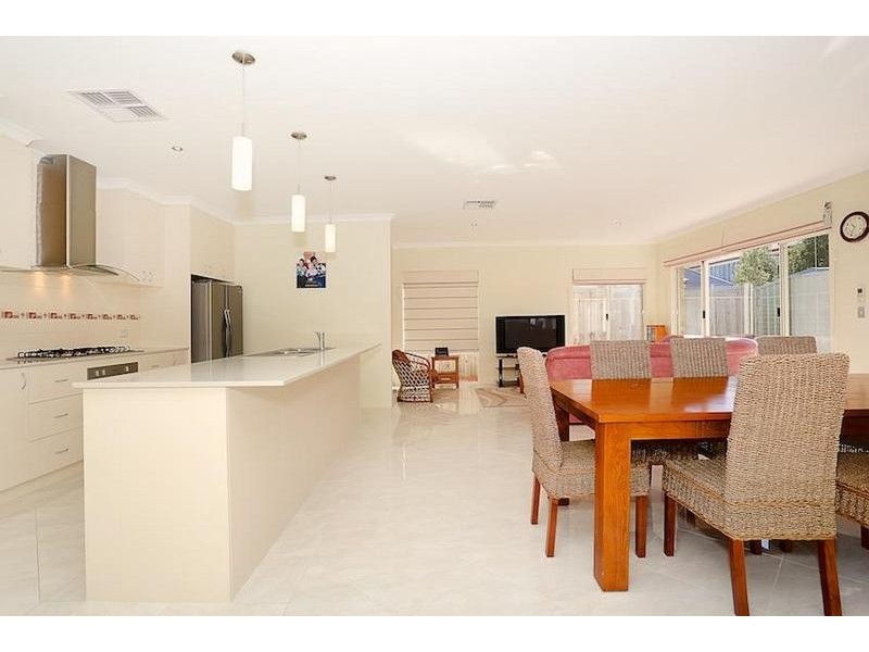 14 Santalum Circus, Halls Head WA 6210