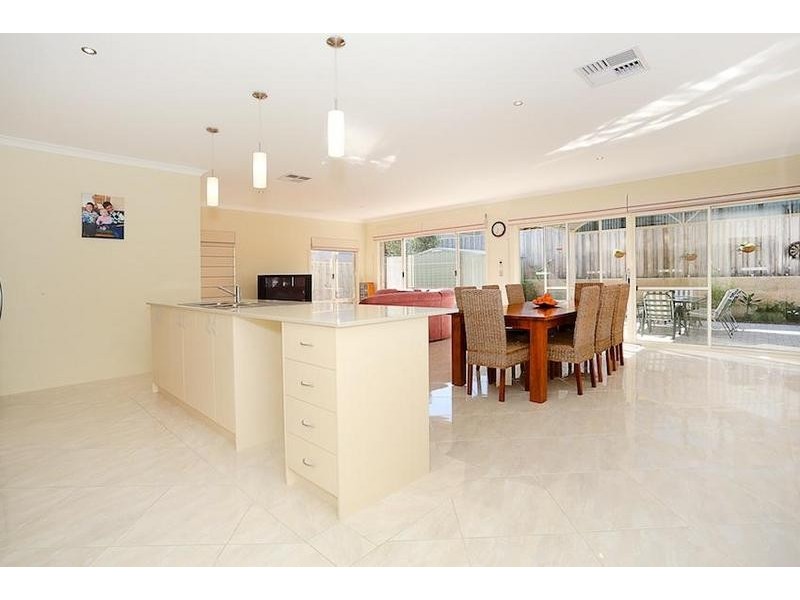 14 Santalum Circus, Halls Head WA 6210