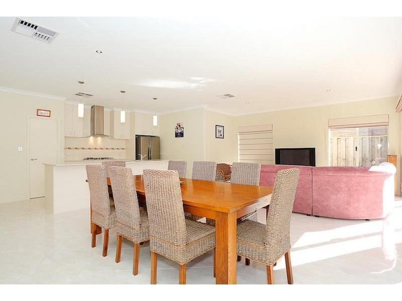 14 Santalum Circus, Halls Head WA 6210