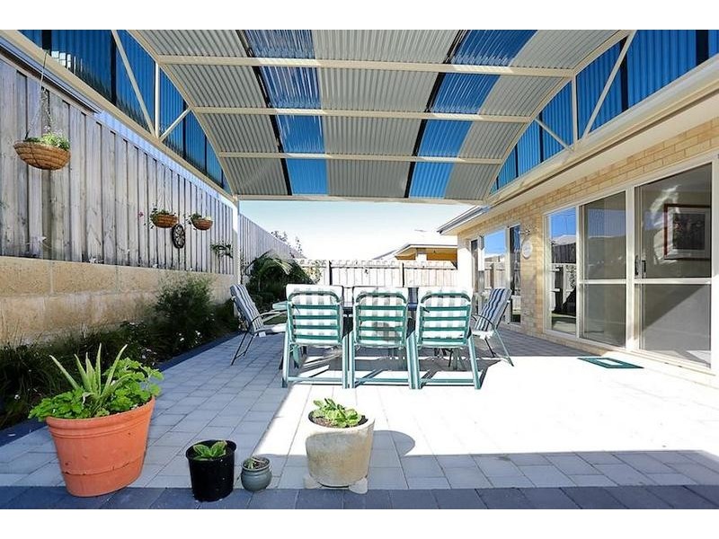 14 Santalum Circus, Halls Head WA 6210