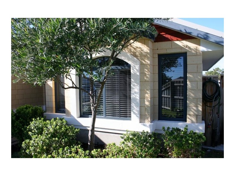 10 Senecio Way, Halls Head WA 6210