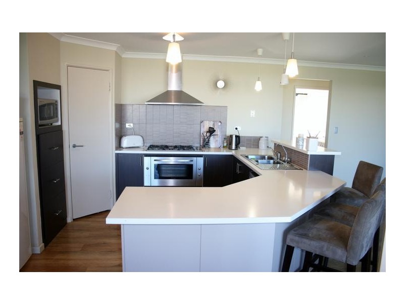 10 Senecio Way, Halls Head WA 6210