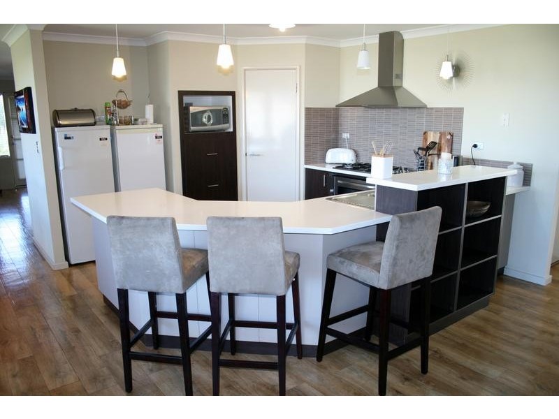 10 Senecio Way, Halls Head WA 6210