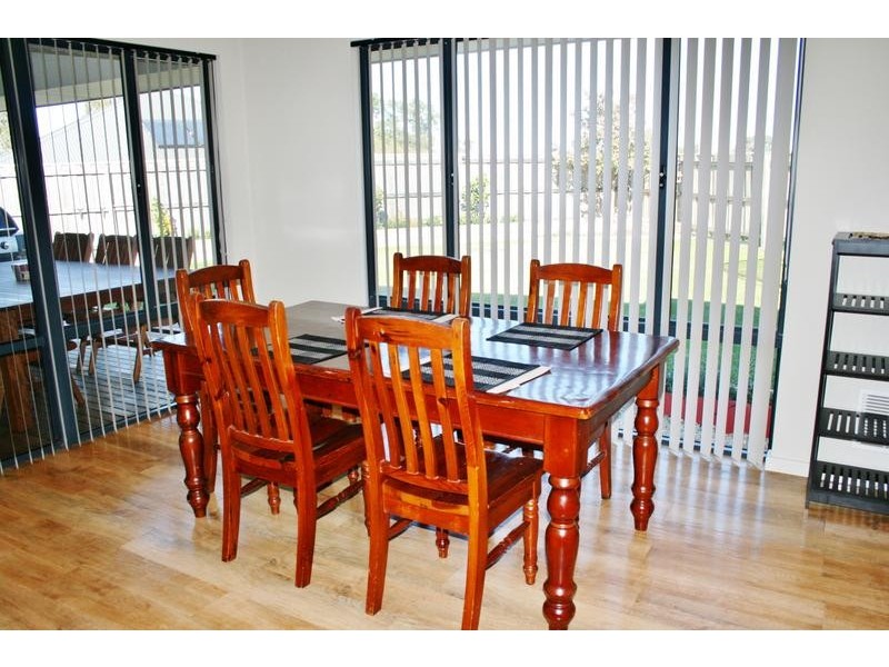 10 Senecio Way, Halls Head WA 6210