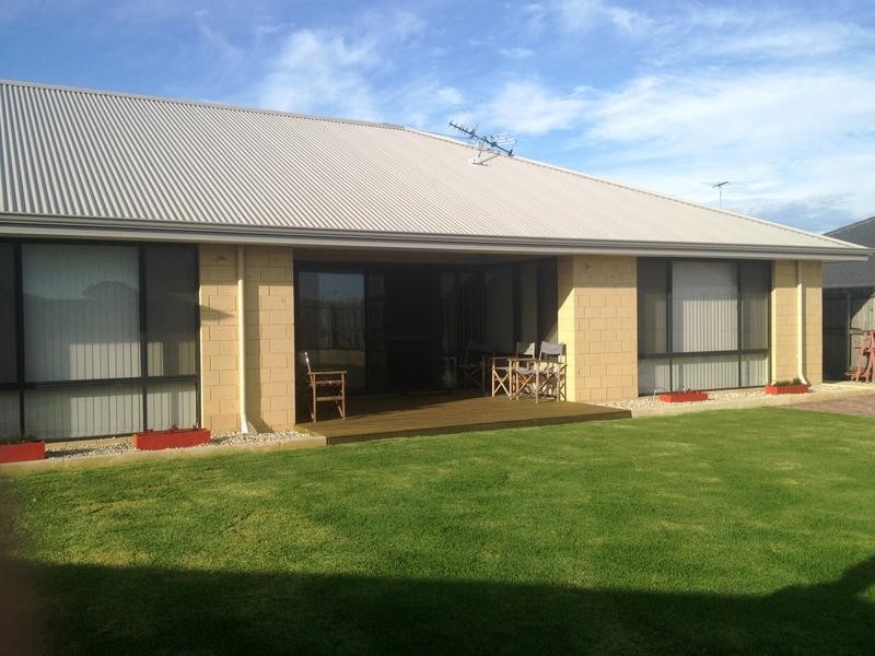 10 Senecio Way, Halls Head WA 6210